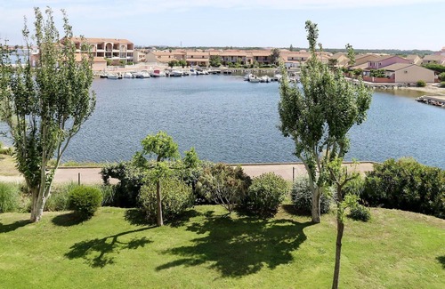 Le Barcares Apartment | Lovely apartment for 5 guests with pool, TV, terrace, pets allowed and parking