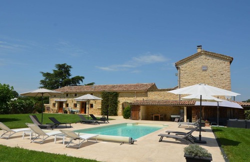 Saint-Denis Apartment | Lovely apartment for 6 guests with pool, WIFI, TV, terrace and parking