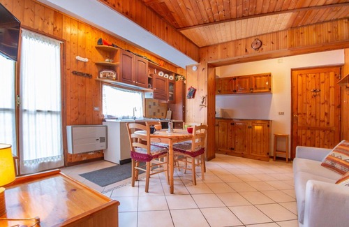 Rivisondoli Apartment | Lovely apartment for 4 guests with balcony and pets allowed