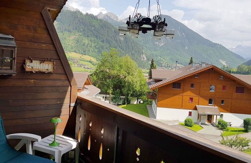 Zweisimmen Apartment | Lovely apartment for 5 guests with WIFI, TV, balcony, pets allowed, panoramic view and parking