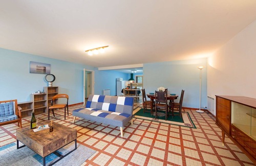 La Palmyre Apartment | Lovely apartment for 10 guests with WIFI, TV, terrace and pets allowed