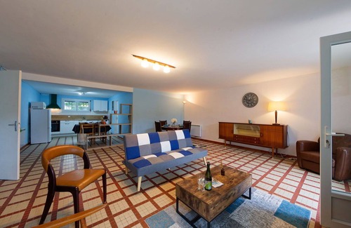 La Palmyre Apartment | Lovely apartment for 10 guests with WIFI, TV, terrace and pets allowed