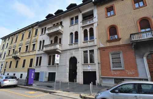 Milan Apartment | Lovely apartment for 10 people with WIFI, A/C, TV and balcony