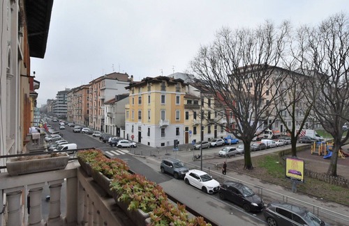Milan Apartment | Lovely apartment for 10 people with WIFI, A/C, TV and balcony