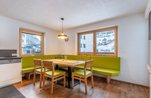 Kappl Apartment | Lovely apartment for 15 people with WIFI, TV and terrace