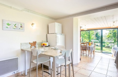 Daoulas Apartment | Lovely apartment for 2 guests with WIFI, TV, pets allowed and parking