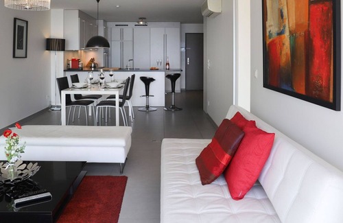 Montreux Apartment | Lovely apartment for 2 guests with WIFI, hot tub, pool, TV, terrace, panoramic view and parking