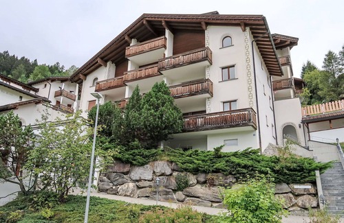 Grisons Apartment | Lovely apartment for 2 people with WIFI, pool, TV, balcony, pets allowed, panoramic view and par.