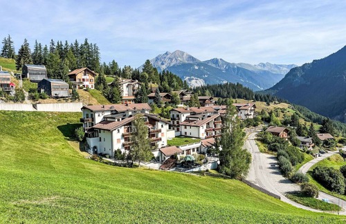 Grisons Apartment | Lovely apartment for 2 people with WIFI, pool, TV, balcony, pets allowed, panoramic view and par.