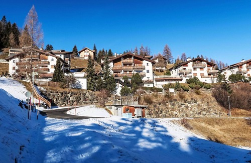 Grisons Apartment | Lovely apartment for 2 people with WIFI, pool, TV, balcony, pets allowed, panoramic view and par.
