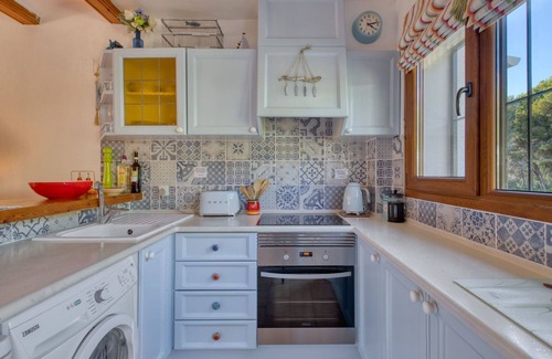 Jesus Pobre Apartment | Lovely apartment for 3 people with WIFI, pool, TV, terrace and parking