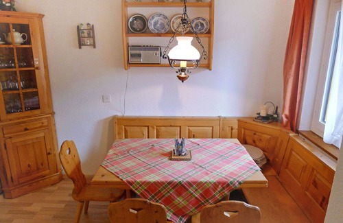 Buerchen Apartment | Lovely apartment for 4 guests with WIFI, TV, balcony, pets allowed, panoramic view and parking
