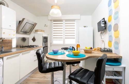 La Madeleine-Bellevue Apartment | Lovely apartment for 4 guests with WIFI, TV, balcony, pets allowed and parking