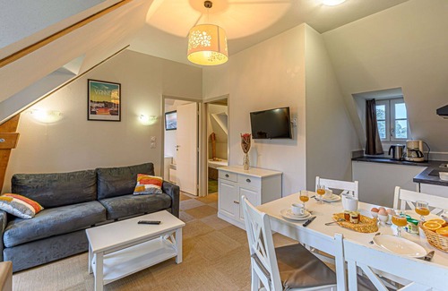 Baden Apartment | Lovely apartment for 4 guests with WIFI, pool, TV and panoramic view