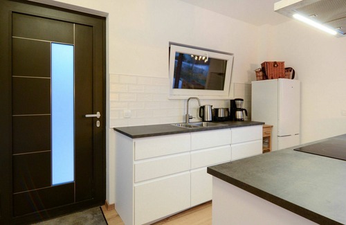 Seget Apartment | Lovely apartment for 4 guests with WIFI, pool, A/C, TV, terrace and pets allowed