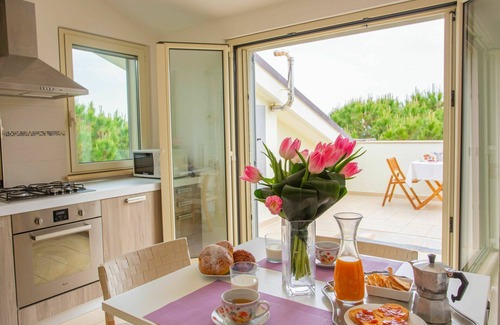 Pineto Apartment | Lovely apartment for 4 guests with A/C, WIFI, TV, terrace, pets allowed, panoramic view and park.