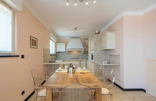 Rapallo Apartment | Lovely apartment for 4 people with pool, A/C, TV and patio