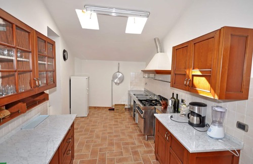 Volterra Apartment | Lovely apartment for 4 guests with WIFI, pool, TV and pets allowed, close to San Gimignano