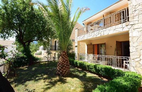 Stankovici Apartment | Lovely apartment for 4 people with pool, A/C, WIFI, TV, terrace and pets allowed