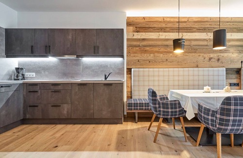 Soelden Apartment | Lovely apartment for 4 people with WIFI, TV, balcony, pets allowed and parking
