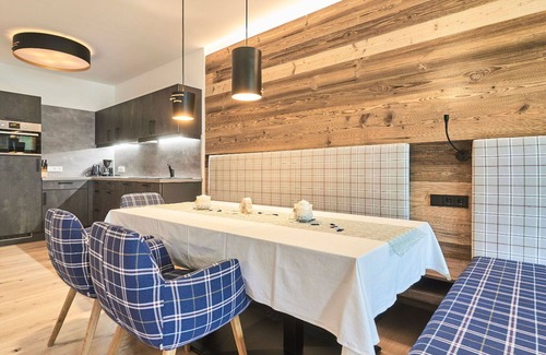 Soelden Apartment | Lovely apartment for 4 people with WIFI, TV, balcony, pets allowed and parking