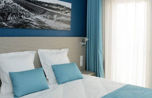 Jonzac Apartment | Lovely apartment for 4 people with A/C, WIFI, TV, balcony, pets allowed and parking