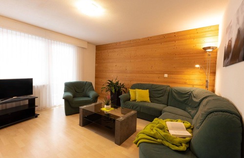 Gruben Apartment | Lovely apartment for 5 guests with WIFI, TV and balcony