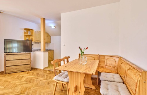 Janske Lazne Apartment | Lovely apartment for 5 guests with WIFI, TV and parking