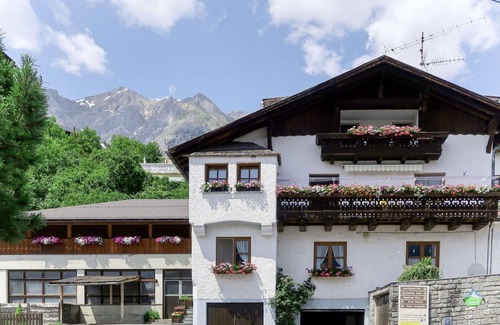 Grins Apartment | Lovely apartment for 5 guests with WIFI, TV and balcony