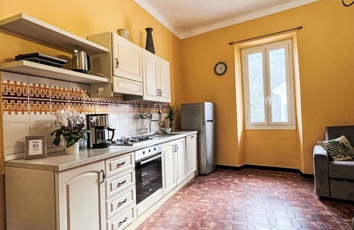 Prela Apartment | Lovely apartment for 5 people with pool, WIFI, TV, patio and pets allowed