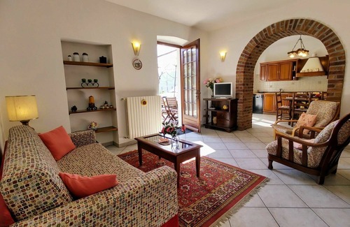 Luino Apartment | Lovely apartment for 5 people with WIFI, TV, terrace and pets allowed