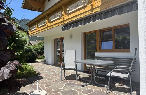 Weissenbach am Lech Apartment | Lovely apartment for 6 guests with WIFI, TV, terrace and pets allowed