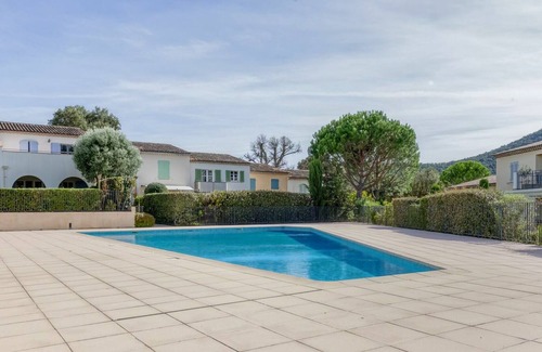 La Mole Apartment | Lovely apartment for 6 people with WIFI, pool, TV, balcony, pets allowed and parking