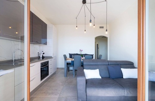 Varazze Apartment | Lovely apartment for 6 guests with A/C, WIFI, hot tub, TV, terrace, pets allowed and parking