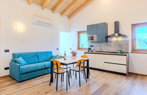 Verceia Apartment | Lovely apartment for 6 guests with A/C, WIFI, TV, terrace and parking