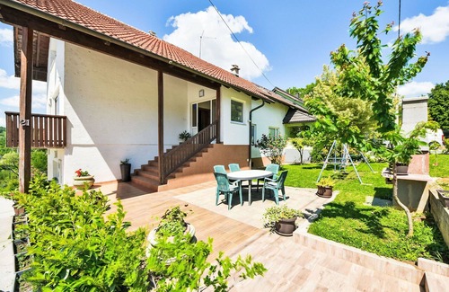Slunj Apartment | Lovely apartment for 6 people with WIFI, A/C, TV and terrace