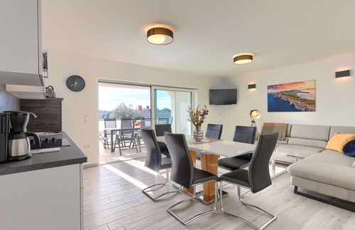 Murine Apartment | Lovely apartment for 6 people with A/C, WIFI, pool, TV, terrace and parking