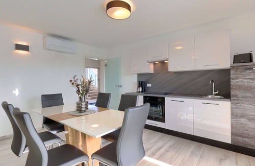 Murine Apartment | Lovely apartment for 6 people with A/C, WIFI, pool, TV, terrace and parking