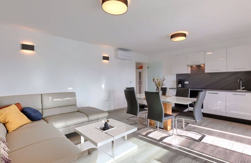 Murine Apartment | Lovely apartment for 6 people with A/C, WIFI, pool, TV, terrace and parking