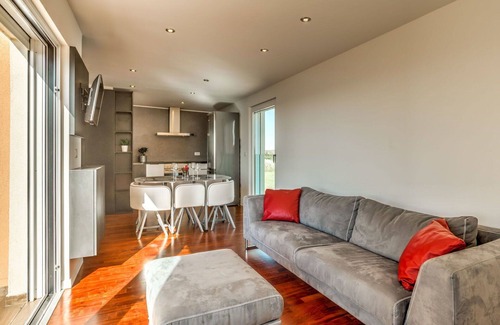 Lovrecica Apartment | Lovely apartment for 6 people with WIFI, A/C, TV and terrace