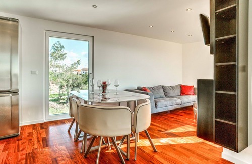 Lovrecica Apartment | Lovely apartment for 6 people with WIFI, A/C, TV and terrace