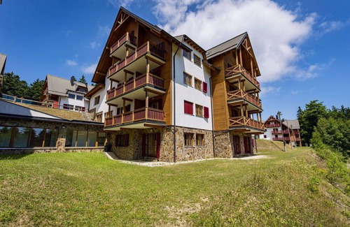 Hocko Pohorje Apartment | Lovely apartment for 7 guests with WIFI, pool, TV, balcony, pets allowed, panoramic view and par.