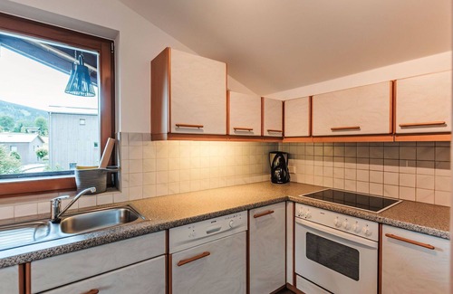 Goldegg Apartment | Lovely apartment for 8 people with WIFI, pool, TV, balcony and pets allowed
