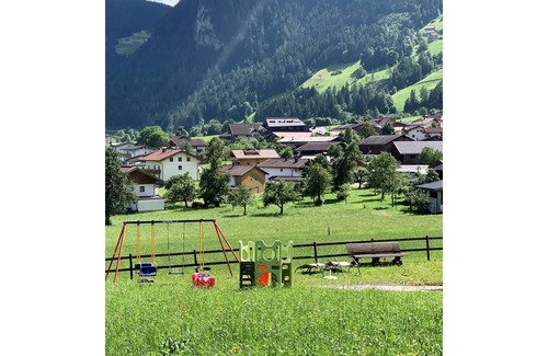 Schwendau Apartment | Lovely apartment for 6 guests with WIFI, TV, balcony, pets allowed and parking