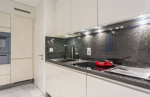 Montreux City Centre Apartment | Lovely apartment for 4 people with WIFI, TV and balcony