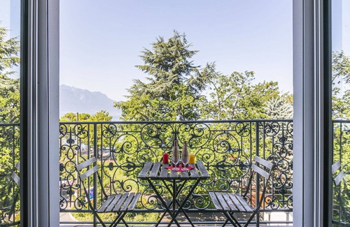 Montreux City Centre Apartment | Lovely apartment for 4 people with WIFI, TV and balcony
