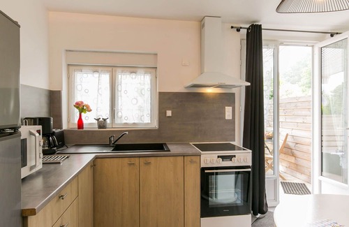 Locquirec Apartment | Lovely apartment for 2 people with WIFI, TV, terrace, pets allowed and parking