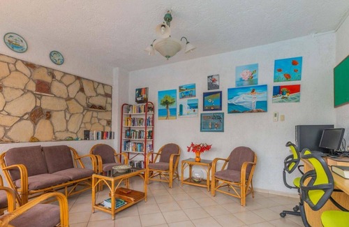 Mirtos Apartment | Lovely apartment for 4 guests with pool, WIFI, A/C, hot tub, TV, terrace and parking