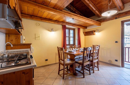 Sampeyre Apartment | Lovely apartment for 4 guests with WIFI, pool, TV, terrace and parking