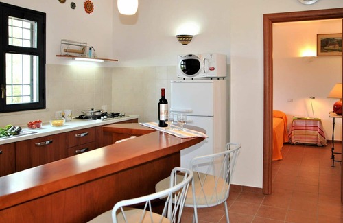Itri Apartment | Lovely apartment for 6 people with WIFI, pool, TV, patio, pets allowed and parking